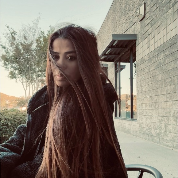 Meet your Posher, Thanh - Picture 1 of 2